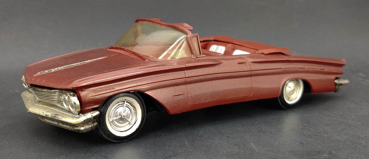 amt-1961-pontiac-bonneville-