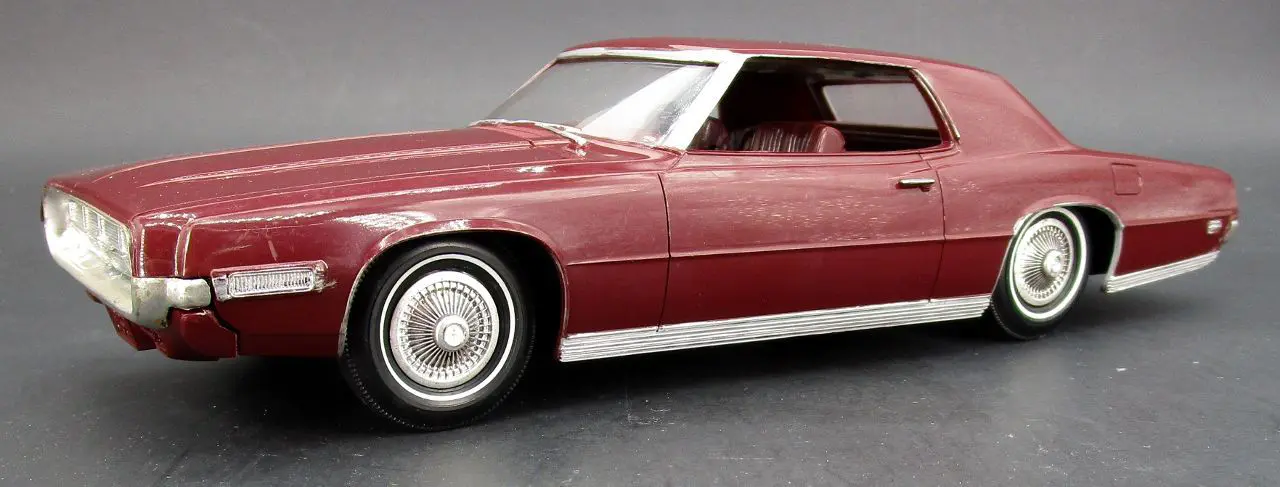 AMT 1969 Ford Thunderbird Promo, Maroon - Spotlight Hobbies