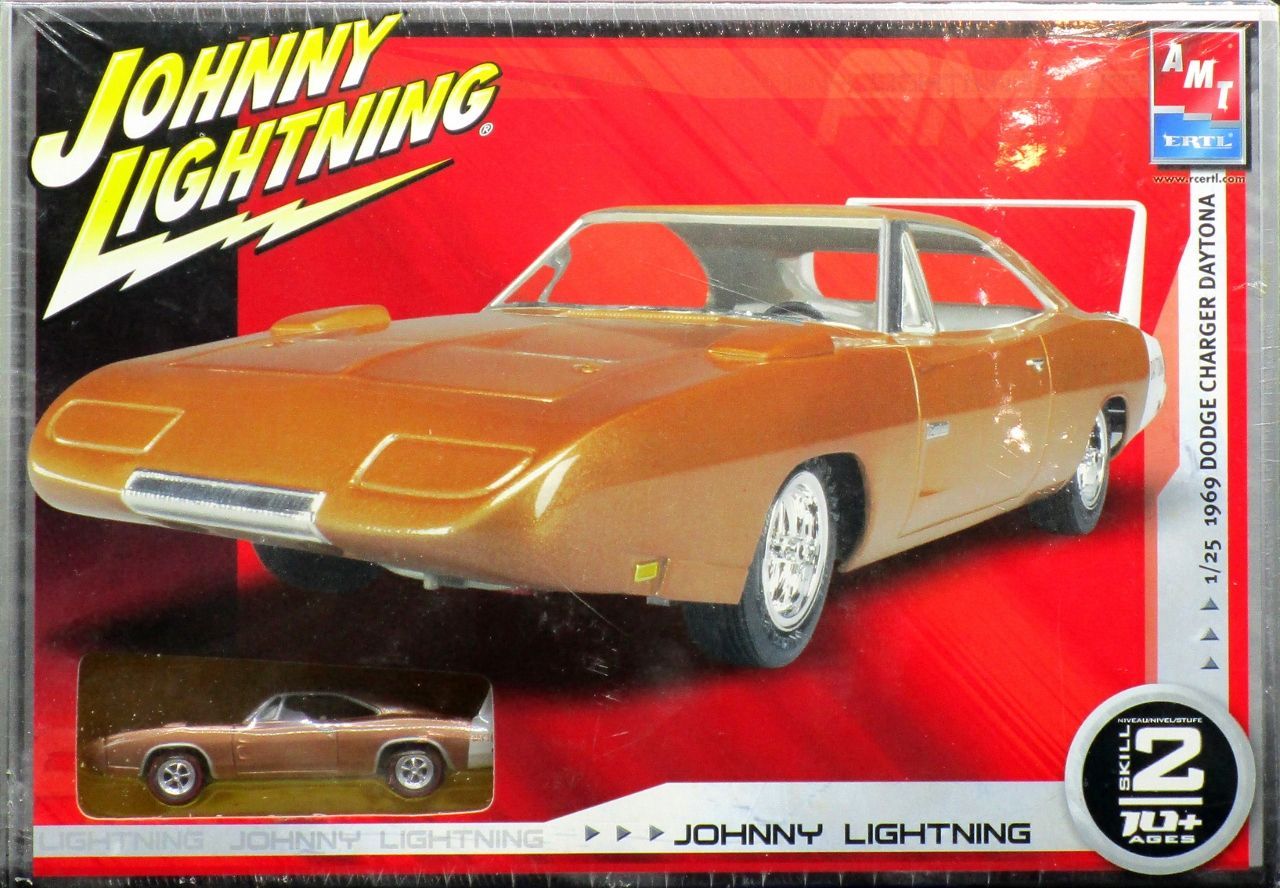 AMT (MPC) 1969 Dodge Charger Daytona with Johnny Lightning 1/64