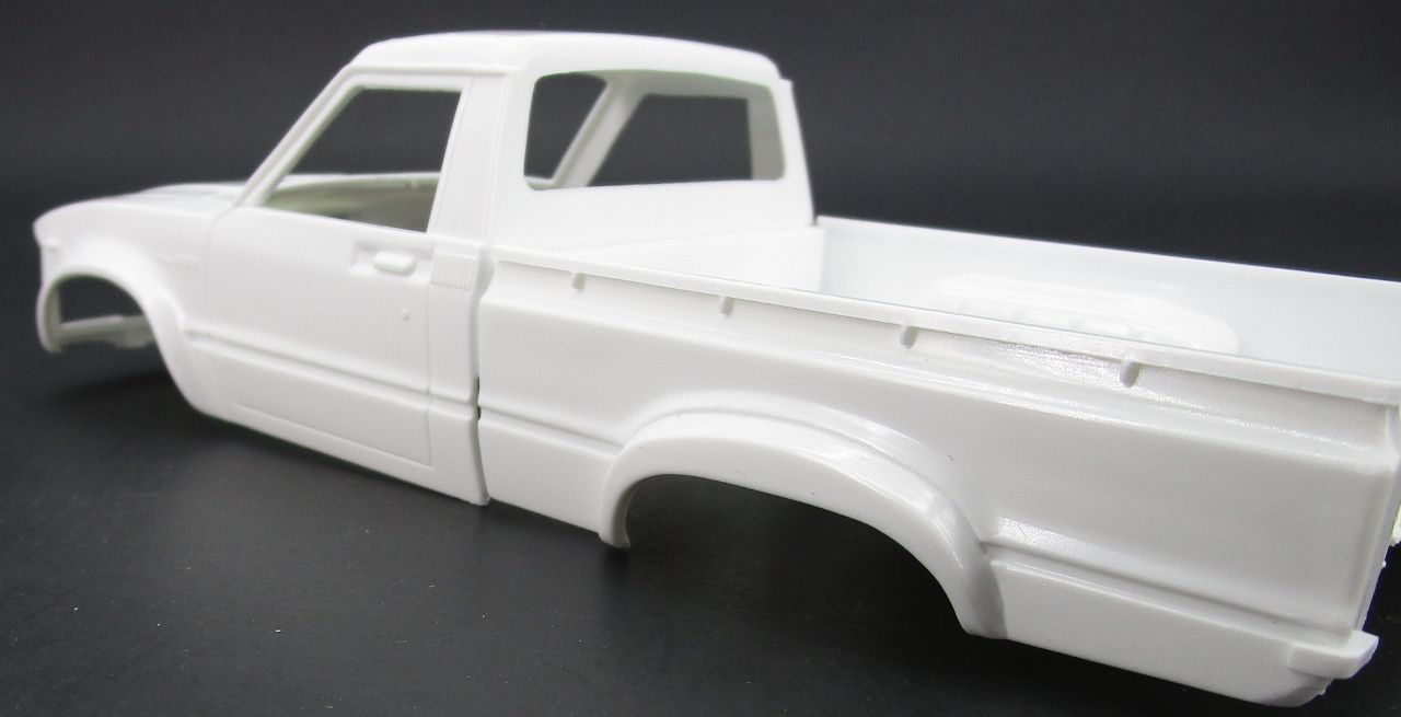 Aoshima 1978-83 Toyota Hilux RN30 Custom Short Bed Pickup Truck