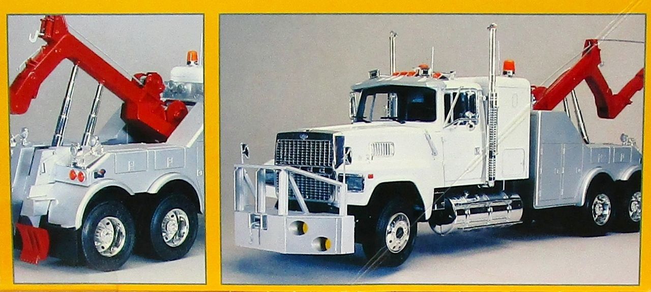 Italeri U.S. Wrecker Tow Truck - Spotlight Hobbies