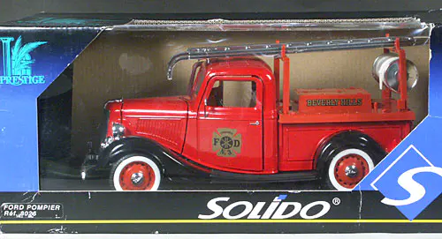 【希少】SOLIDO 1936 FORD V8 TEXACOレッカー1/18赤 Solido 1936 Ford Pompier Pickup, Red with Brown Interior, 1/18th