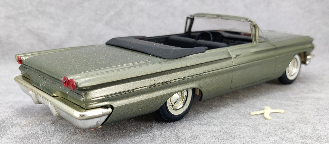 AMT 1960 Pontiac Bonneville Convertible Built Kit - Spotlight Hobbies