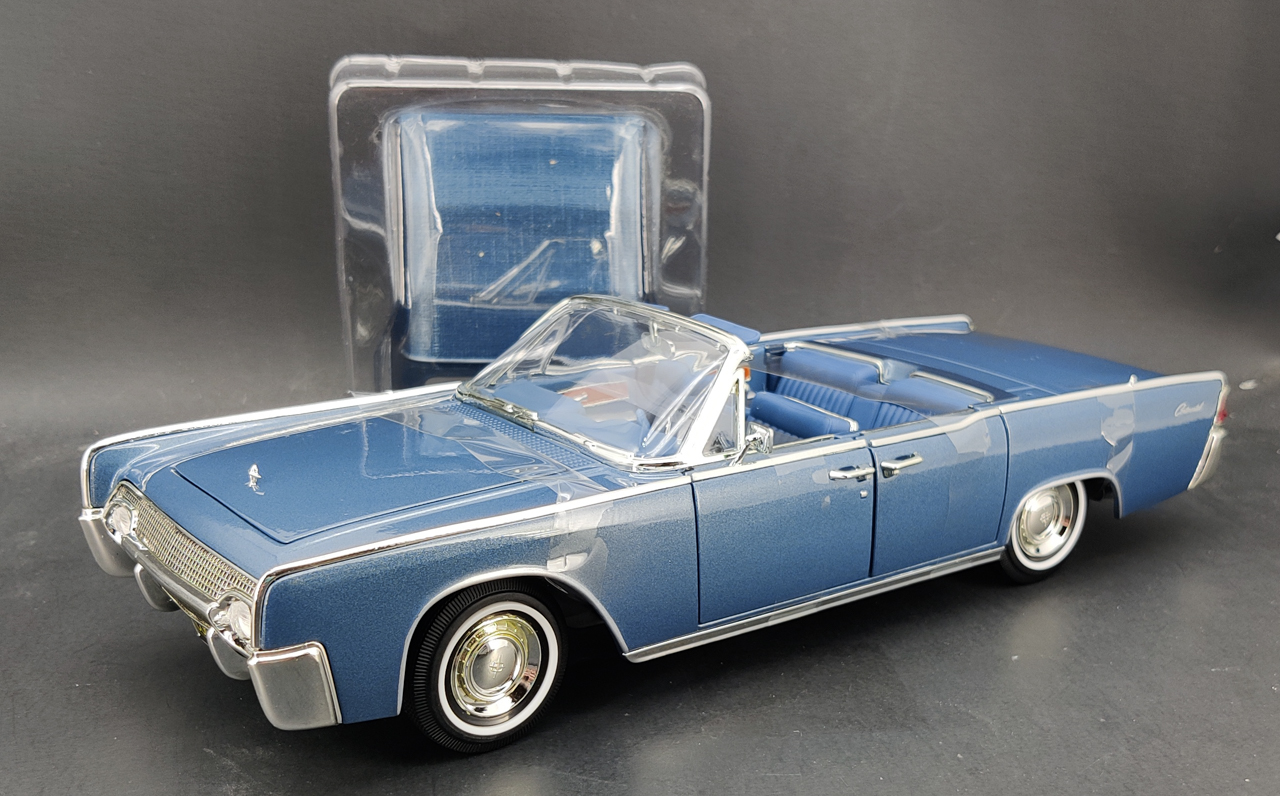 Lucky Die Cast 1/18 1961 リンカーン コンチネンタル Lucky Die Cast 1961 Lincoln Continental Convertible - 1/18 Scale