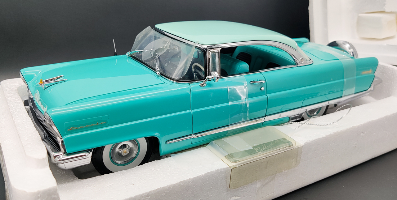 Sun Star 1956 Lincoln Premiere - 1/18 Scale - Spotlight Hobbies