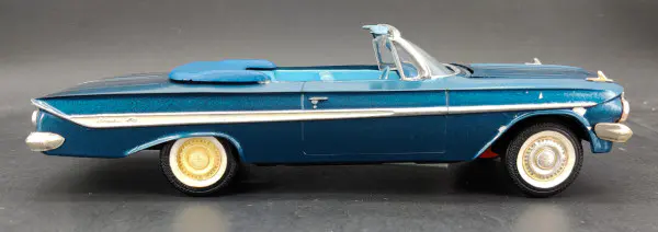 絶版'60 chevy Customizing Convertible Kit SMP 1961 Chevy Impala Convertible Built Kit - Spotlight Hobbies