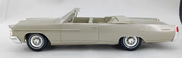 AMT 1963 Pontiac Bonneville Convertible Promo - Spotlight Hobbies