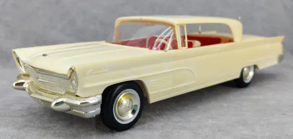 AMT 1960 Lincoln Continental Hardtop Built Kit - Spotlight Hobbies