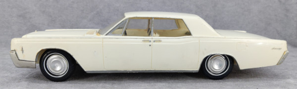 AMT 1966 Lincoln Continental Sedan Built Kit - Spotlight Hobbies