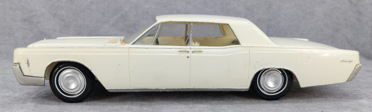 AMT 1966 Lincoln Continental Sedan Built Kit - Spotlight Hobbies