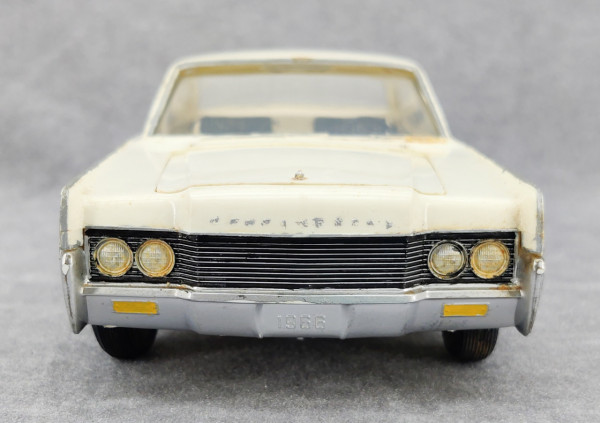 AMT 1966 Lincoln Continental Sedan Built Kit - Spotlight Hobbies