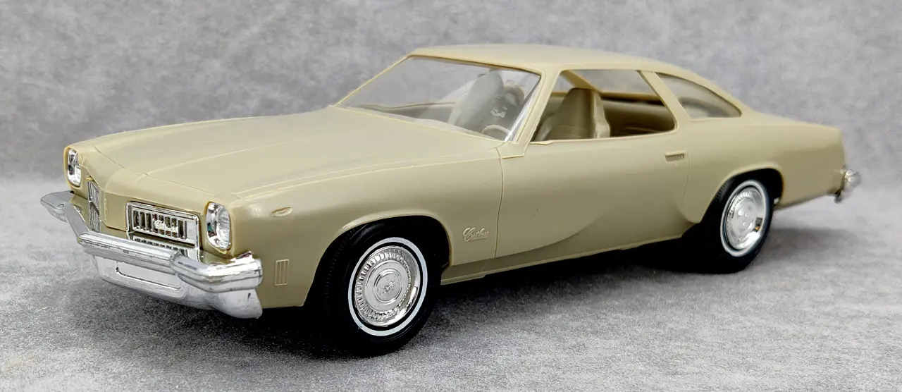 JoHan 1975 Oldsmobile Cutlass Built Kit - Spotlight Hobbies